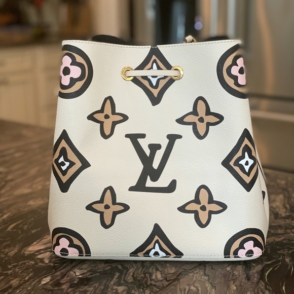 Louis Vuitton NeoNoe Wild at Heart - Picture 2 of 15